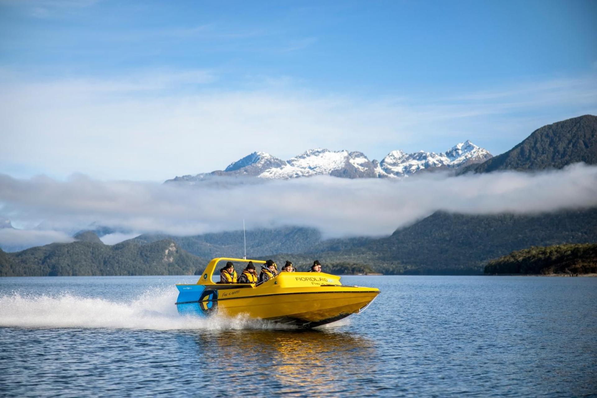 Tasman Holiday Parks - Te Anau Zewnętrze zdjęcie Jet boat on Lake Te Anau