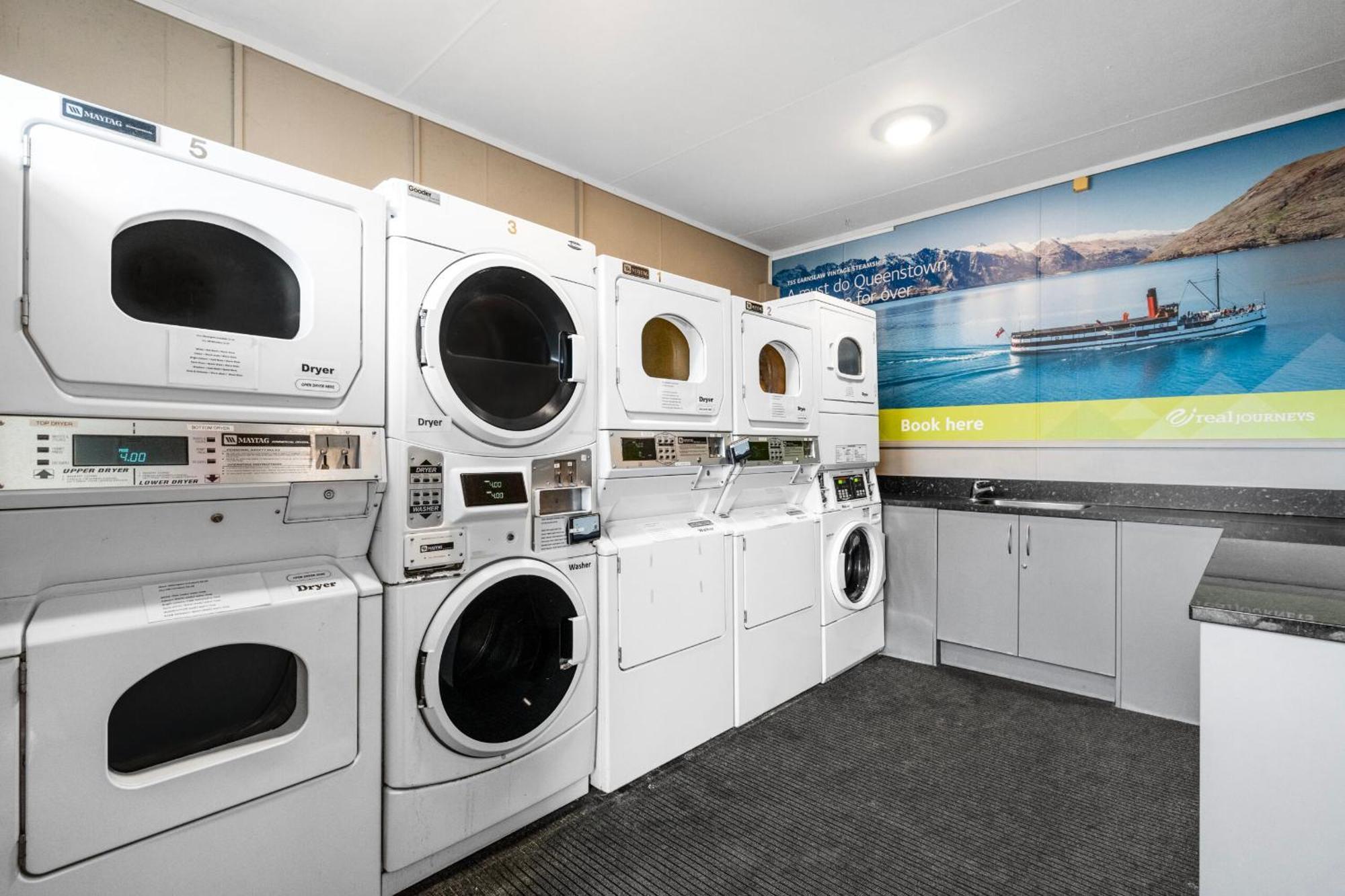 Tasman Holiday Parks - Te Anau Zewnętrze zdjęcie Laundry facilities at the University of Waikato's E H Whitmore House