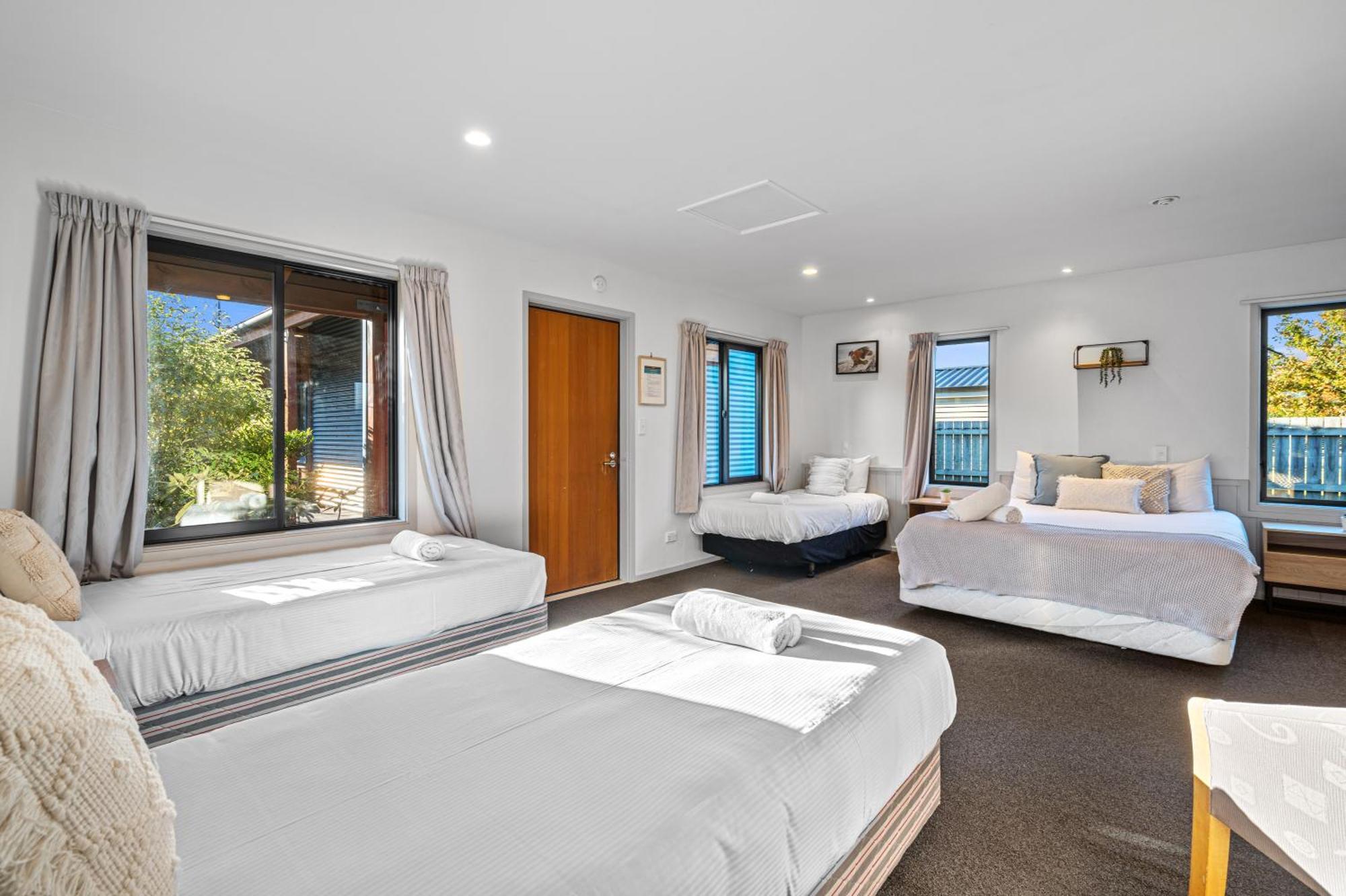 Tasman Holiday Parks - Te Anau Zewnętrze zdjęcie A typical motel room